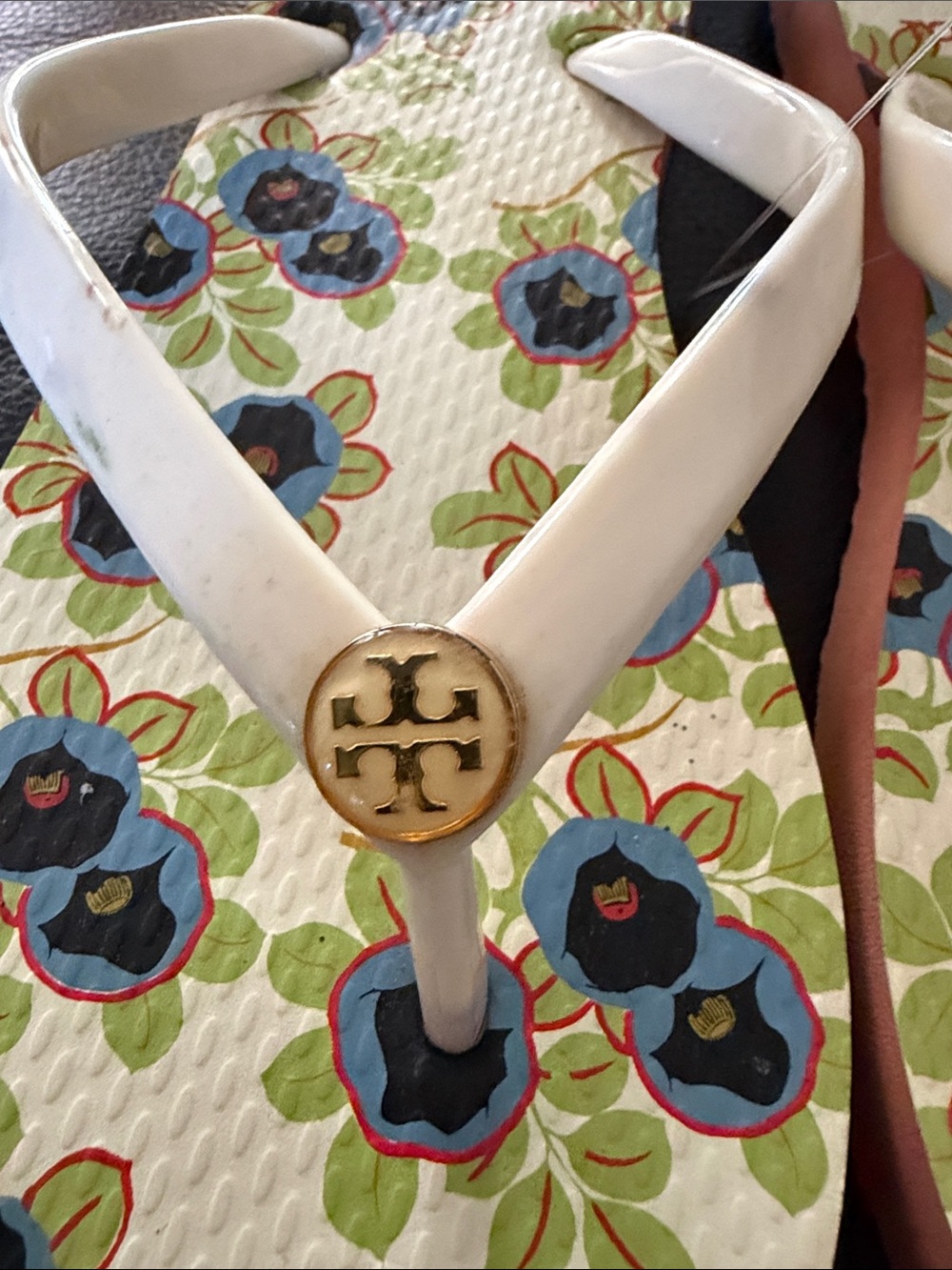 Tory Burch size 7 cream flip flops. - Picture 2 of 5